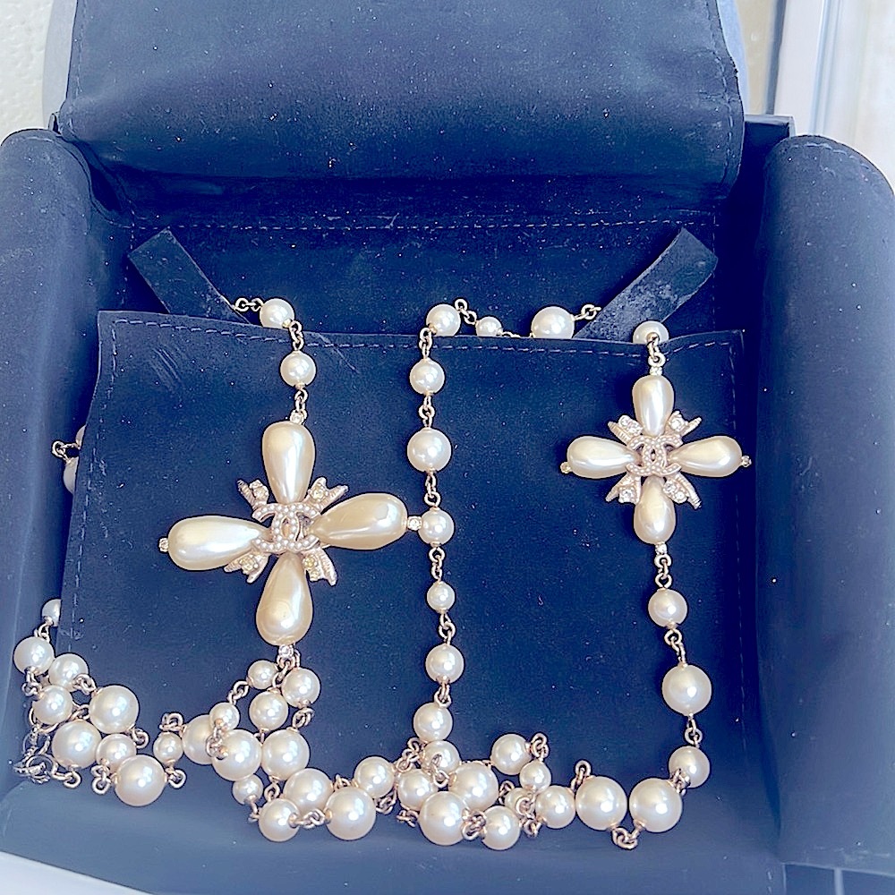 Chanel pearl necklace with two crosses in box